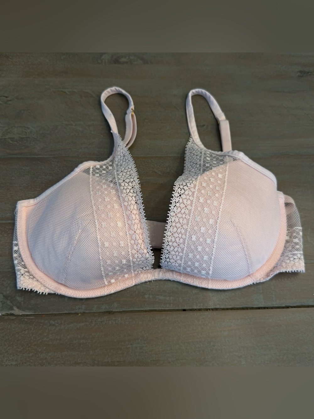 Victoria's Secret Pink Incredible plunge bra Lace Sz 32D Preowned
